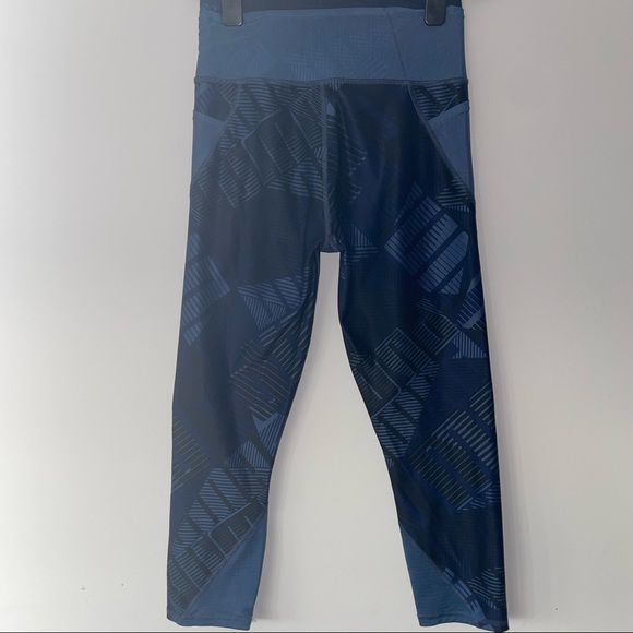 SALE‼️ Puma cropped leggings in navy logo print - Picture 5 of 8